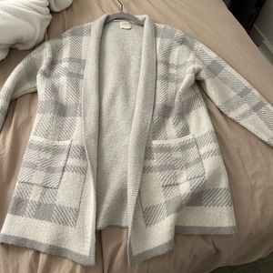 Cardigan gray and white